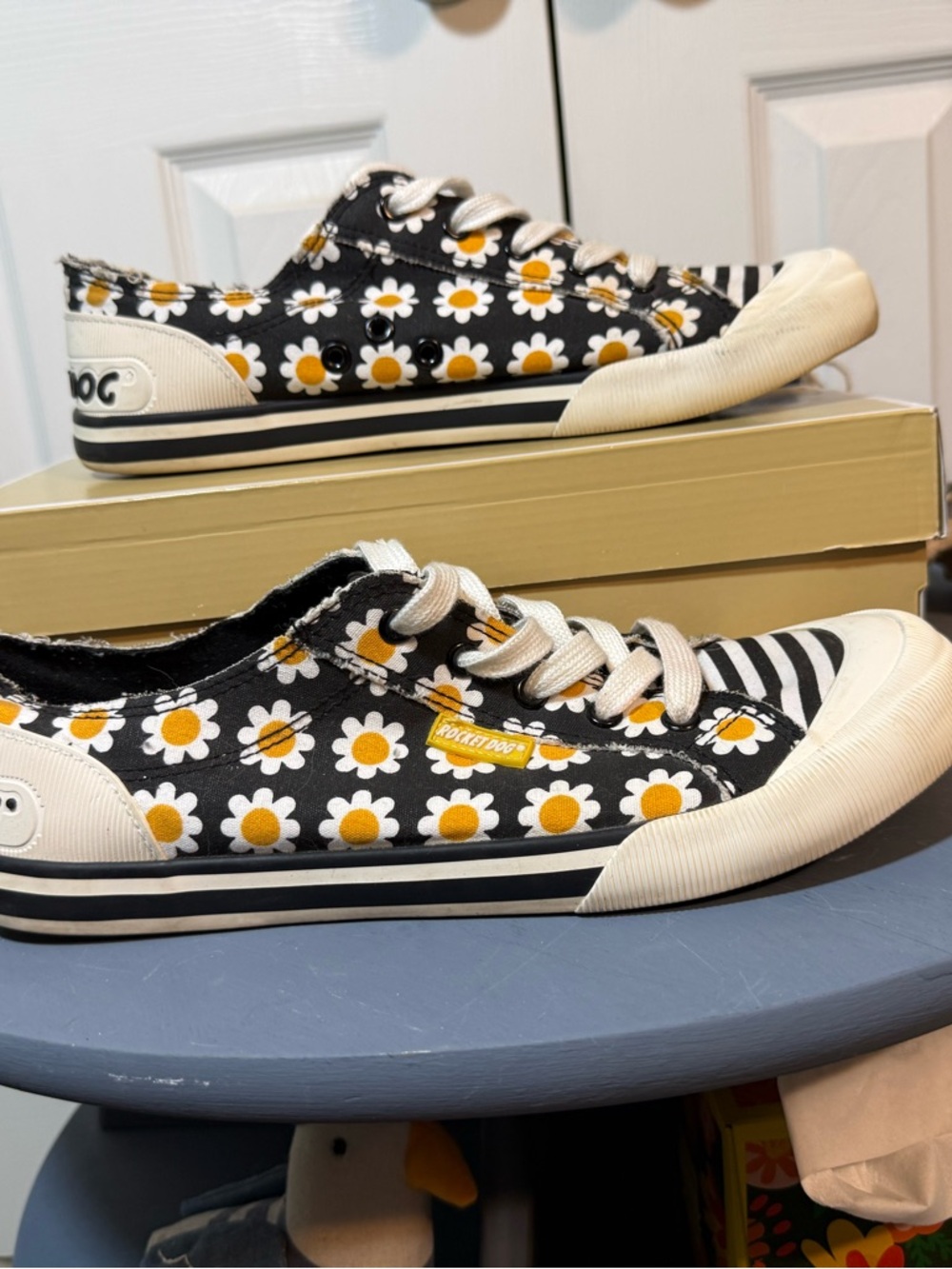 Rocket Dog Black Canvas Sneakers with White & Yellow Daisy Print 10